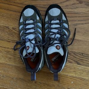 Size 9.5 Merrill continuum hiking shoes